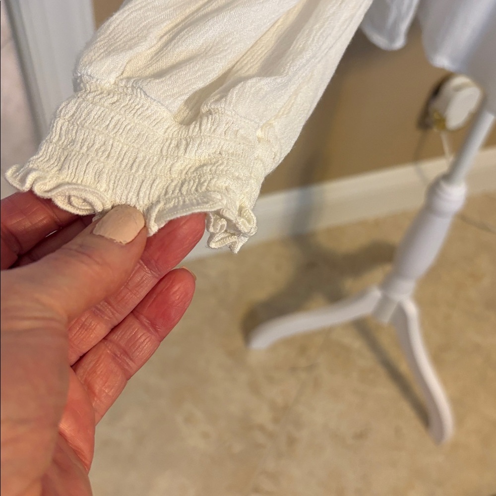 Hollister White Lace Top, Size Large‎ - Picture 4 of 10